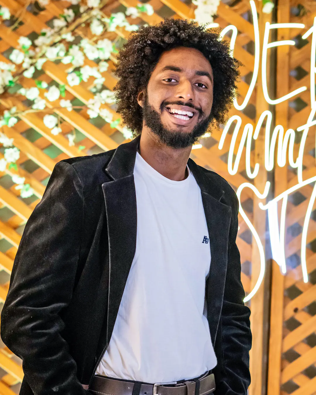 Fotografia de formatura em Curitiba com emoção dos formandos.