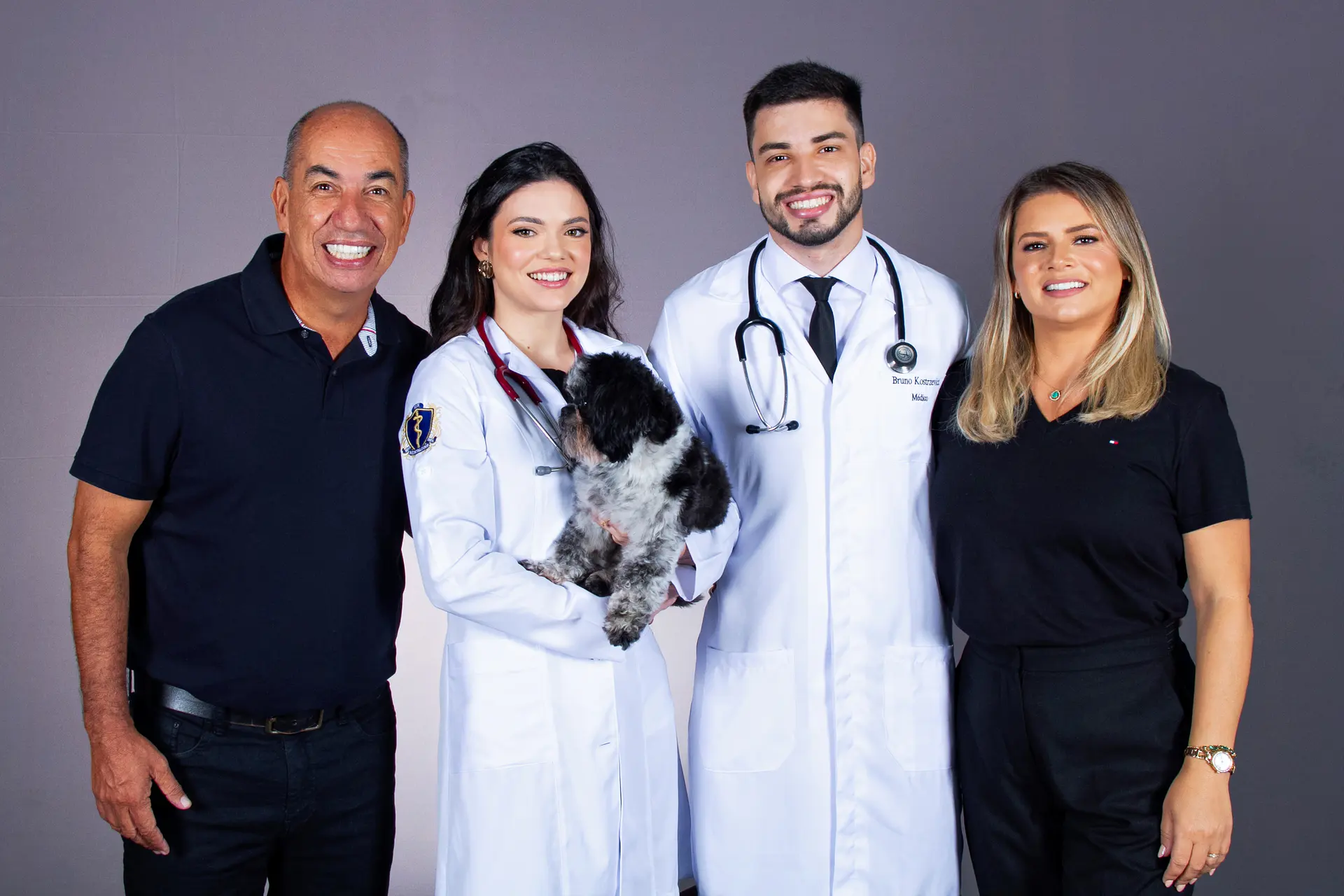 Fotografia de formatura em São Leopoldo com emoção dos formandos.